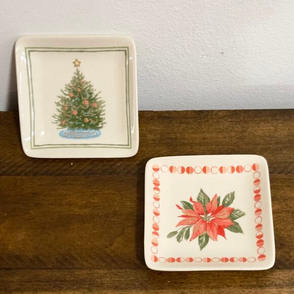 Chad Barrett x Creative Co-Op Christmas Tree and Poinsettia - 4" Trinket Dish - Picture 5 of 10